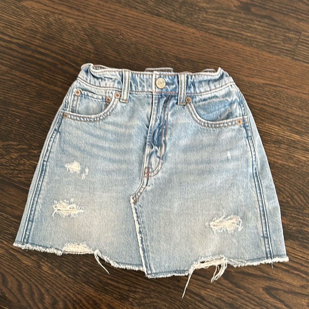 Gap girls size 8 denim skirt.